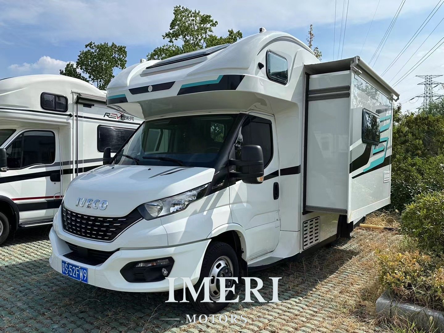 Dade Lingtu imported Iveco double expansion RV