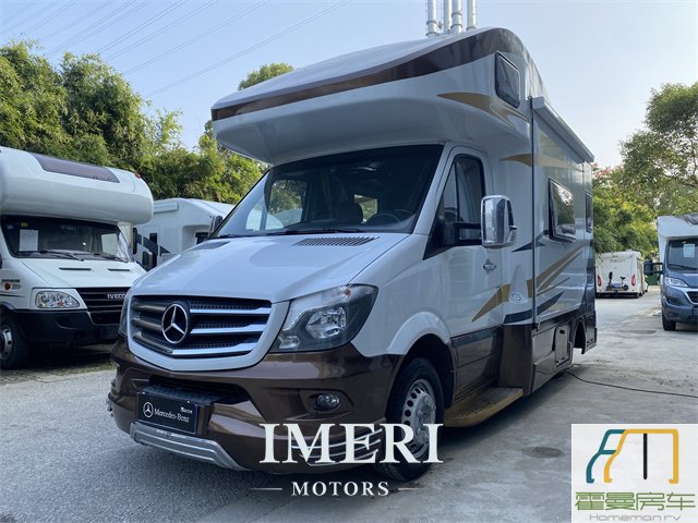 17 Mercedes-Benz C-type RVs with dual extensions