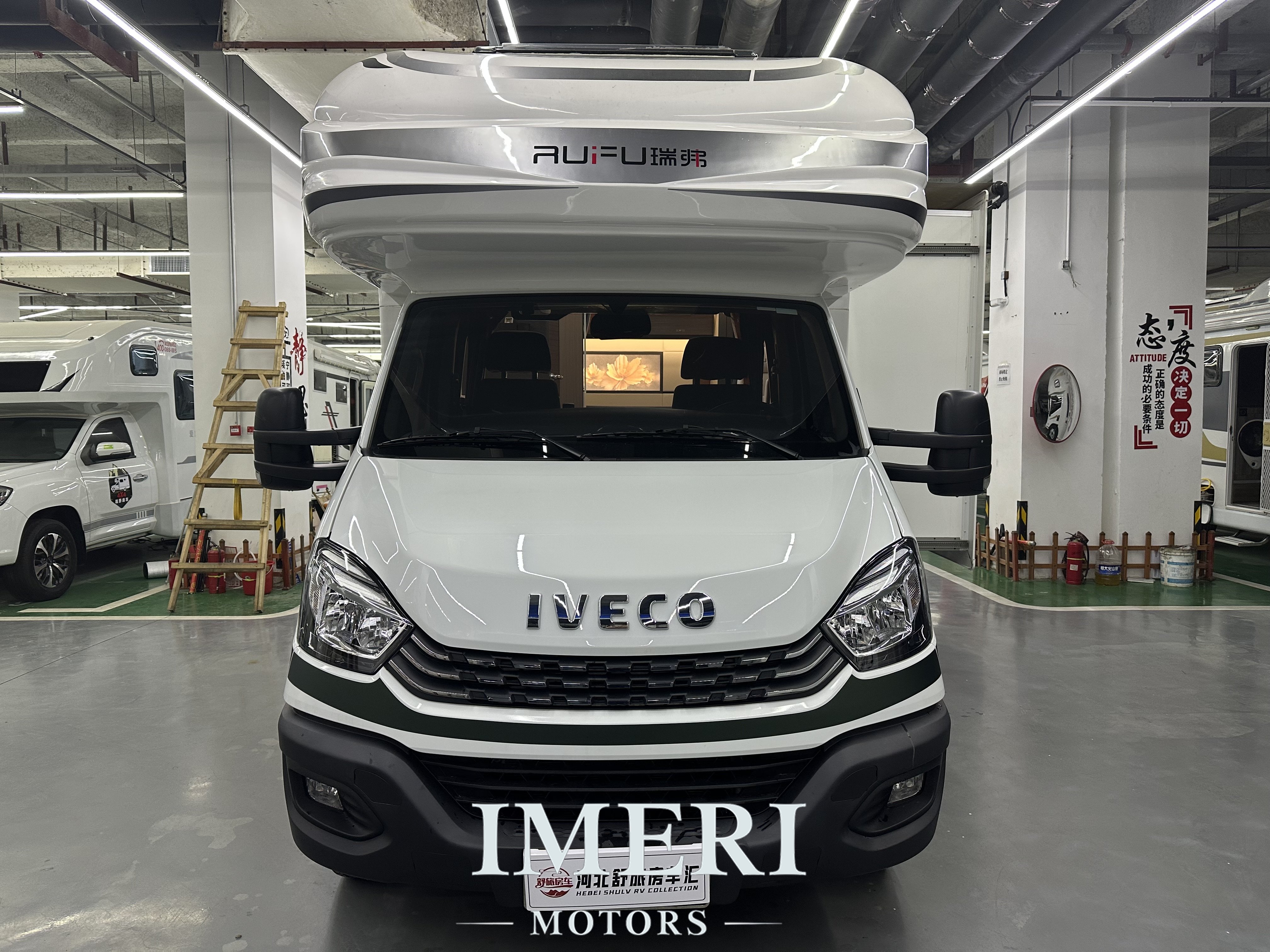 24-year-old River V820 dual-extended C-type RV