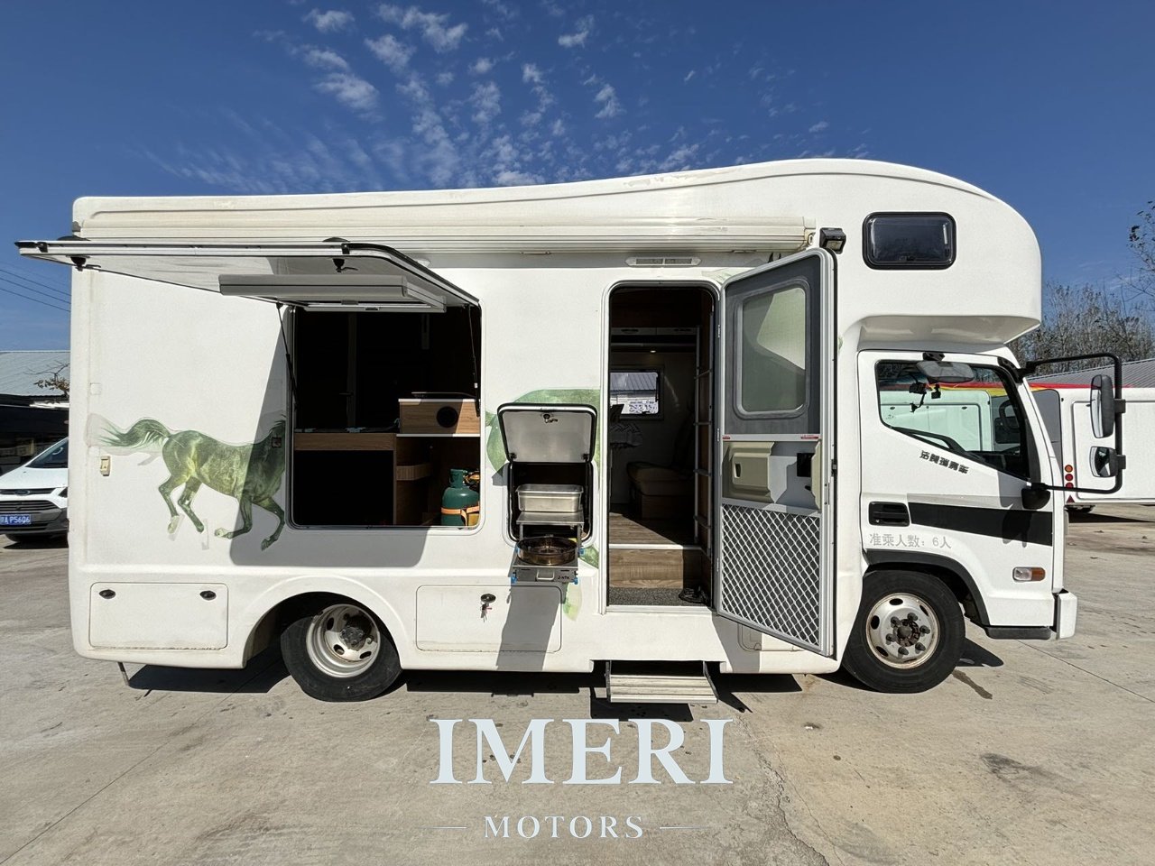 2019 French and American light trucks sell RVs