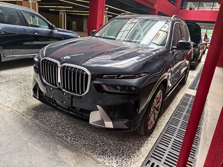 BMW X7 2023 xDrive40i Luxury Package