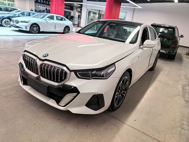 BMW 5 Series 2025 530Li Leading M Sports Package