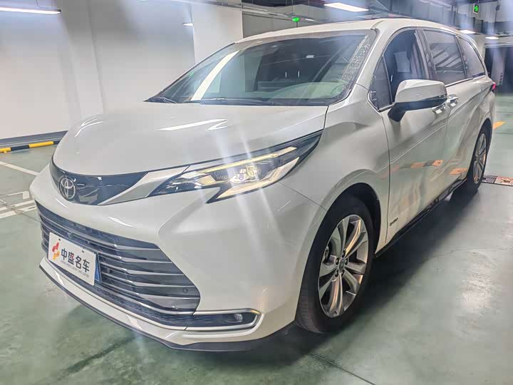 SIENNA 2024 2.5L Hybrid Premium Edition