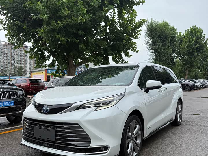 SIENNA 2023 2.5L Hybrid Premium Edition