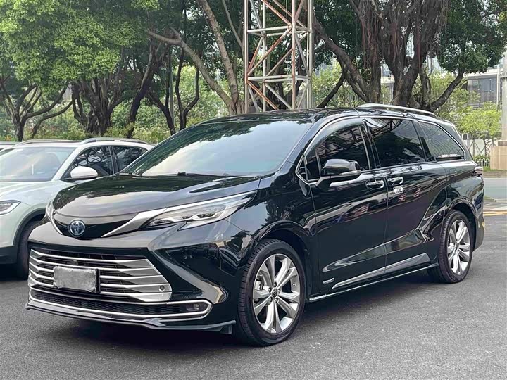 SIENNA 2023 2.5L Hybrid Platinum Edition