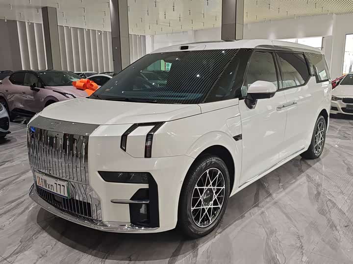 Zeekr 009 2024 6-Seater Executive AWD 108kWh