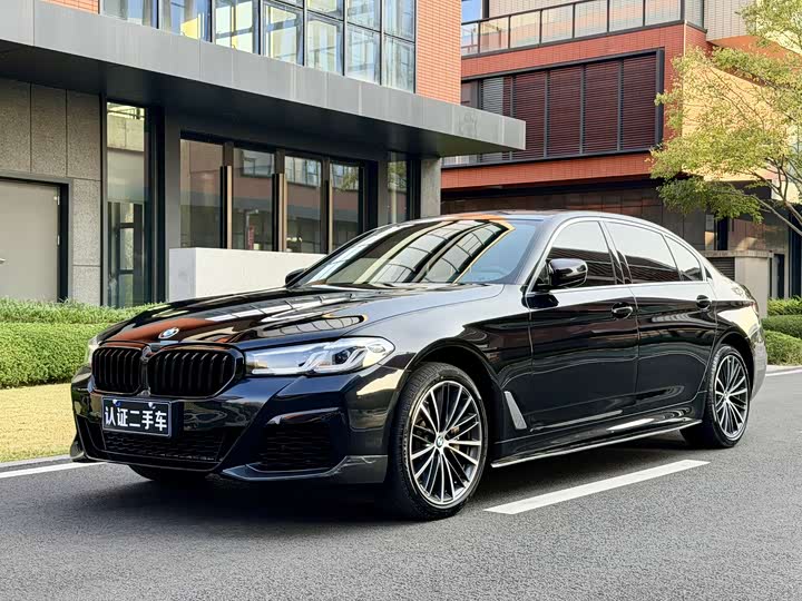 BMW 5 Series 2022 facelift 530Li leading M sports package