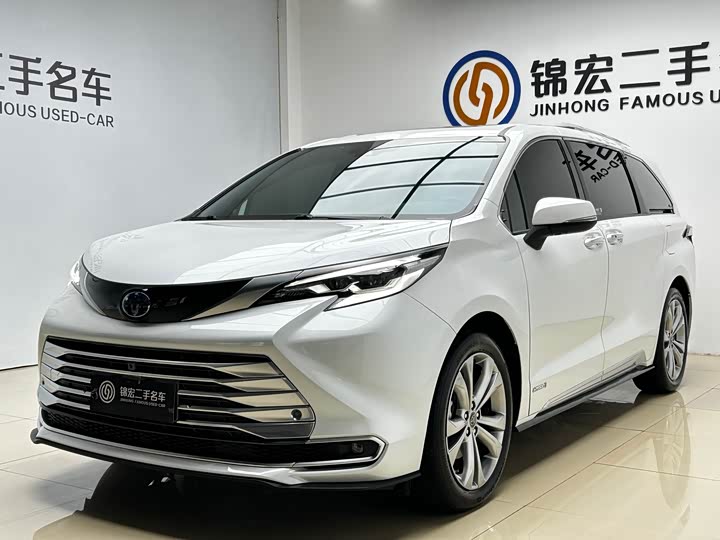 SIENNA 2024 2.5L Hybrid Platinum Edition