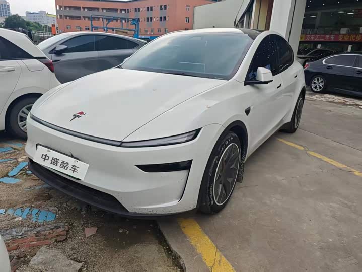 Model Y L 2025 long-range all-wheel drive version