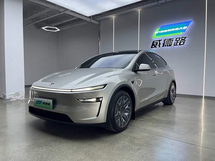 Model Y L 2025 long-range all-wheel drive version