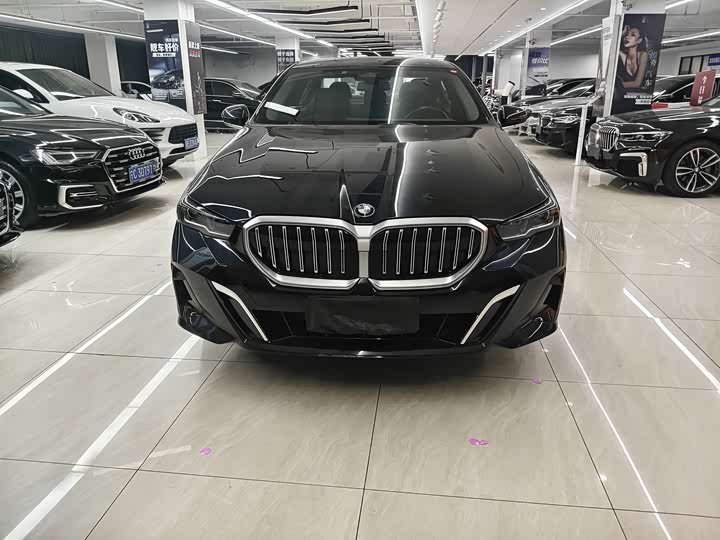 BMW 5 Series 2024 525Li M Sports Package
