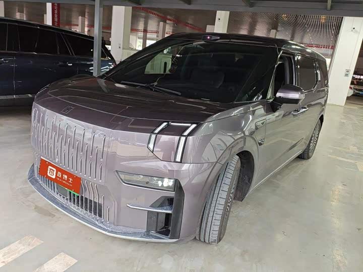 Zeekr 009 2024 6-Seater Executive AWD 108kWh