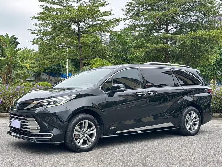 SIENNA 2021 2.5L Hybrid Platinum Edition