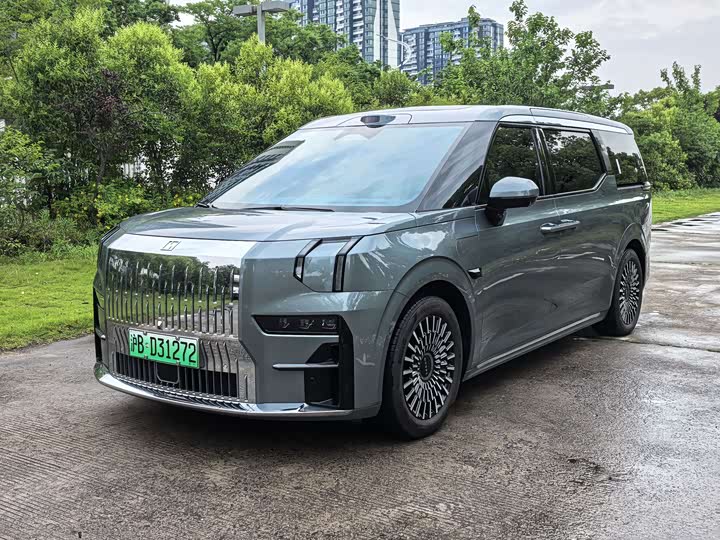 Zeekr 009 2024 6-Seater Executive AWD 108kWh
