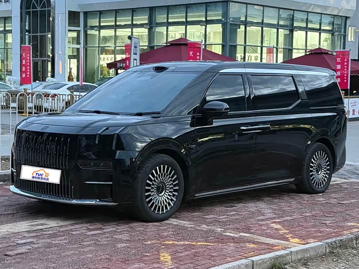 Zeekr 009 2024 6-Seater Executive AWD 108kWh