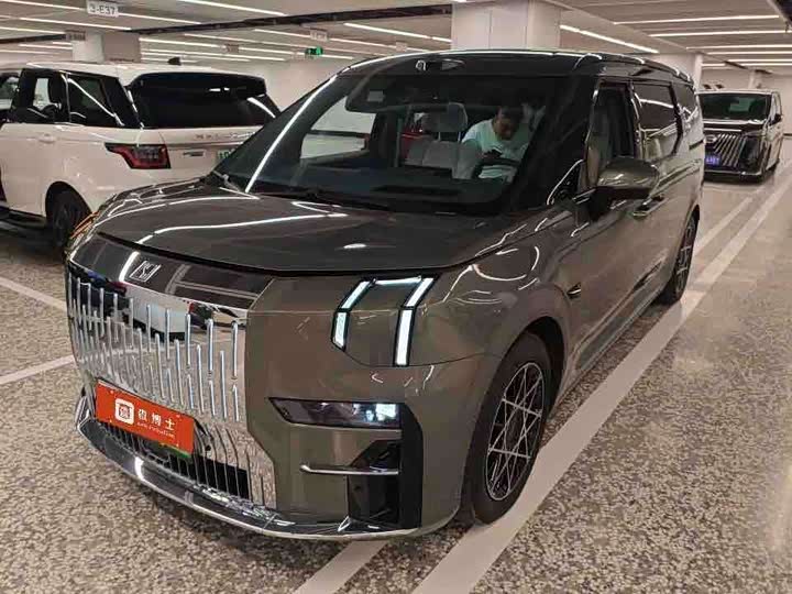 Zeekr 009 2024 6-Seater Executive AWD 108kWh