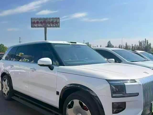 Zeekr 9X 2025 Hyper Edition 70kWh Six-Seater