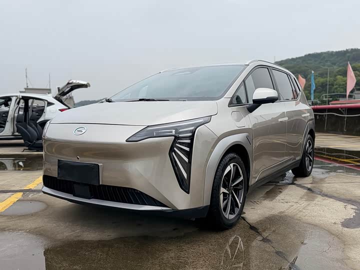 2024 AION Y 2023 Model Younger