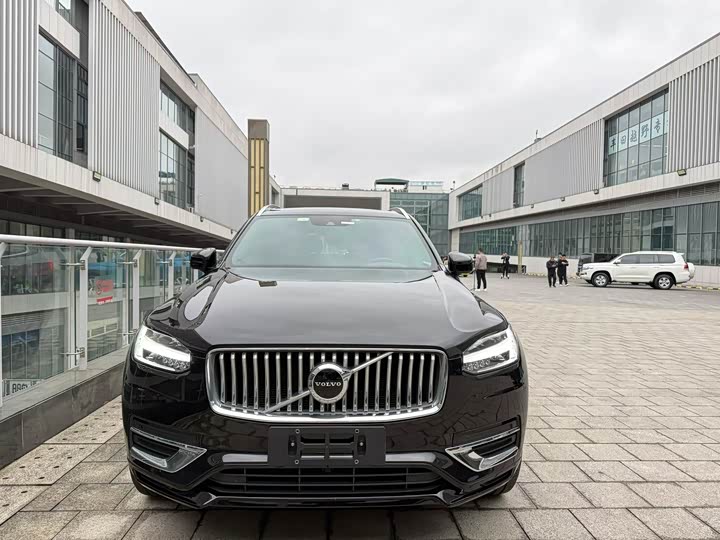 2022 Volvo XC90 B6 Plus Luxury 7-Seater