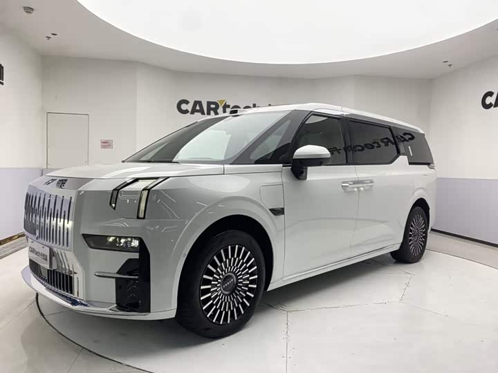 Zeekr 009 2024 6-Seater Executive AWD 108kWh