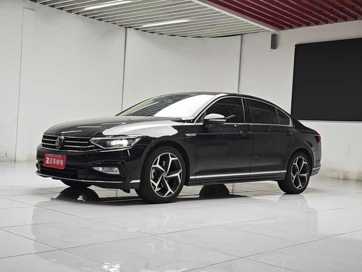 Magotan 2023 2 Millionth Anniversary Edition 330TSI DSG Leading Model