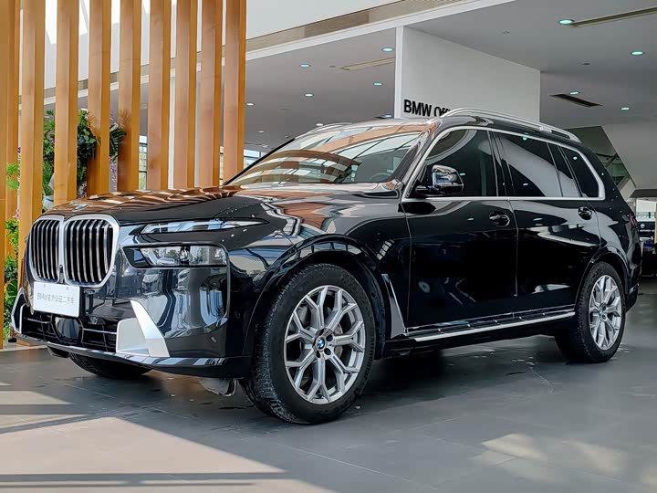 2024 BMW X7 xDrive40i Luxury Package