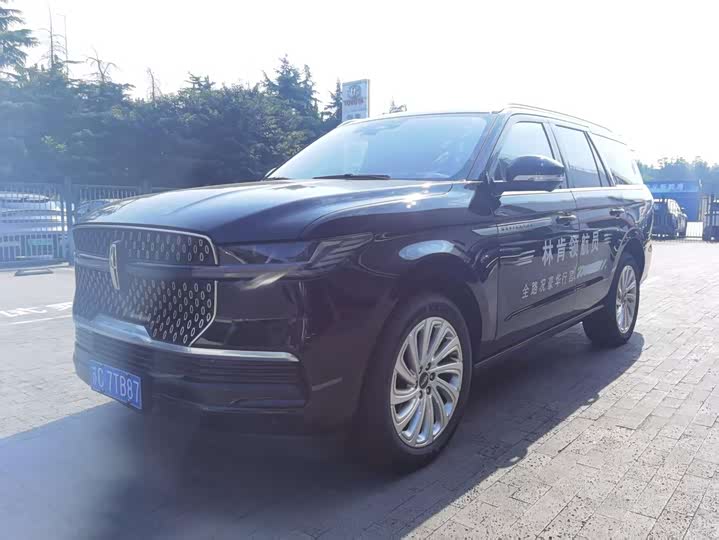 Navigator 2025 3.5T President Edition