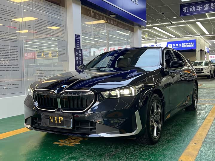 BMW 5 Series 2024 530Li Leading Luxury Package