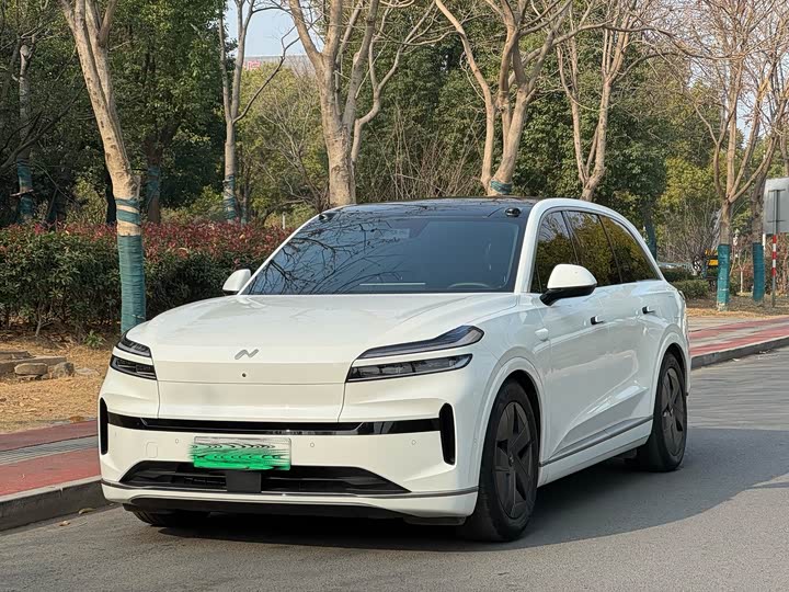 2025 Volvo XC90 Max Six-Seater