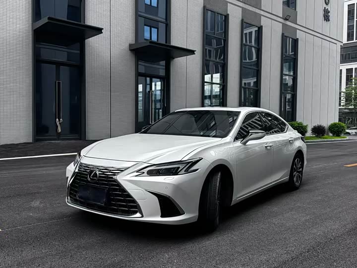 Lexus ES 2025 300h Premium Edition