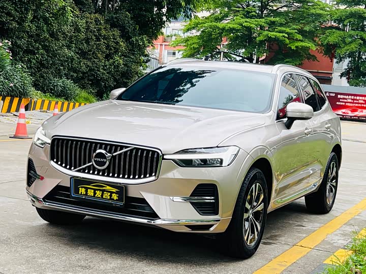 2025 Volvo XC60 B5 AWD Plus Luxury Edition