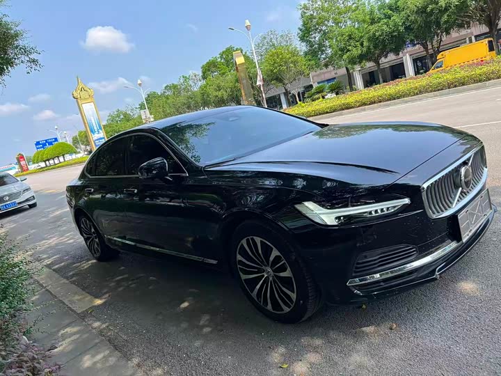 2023 Volvo S90 Recharge T8 AWD Extended Range Luxury Edition