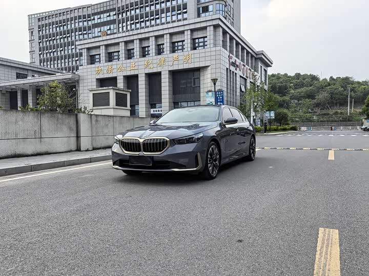 BMW5 Series 2025 Model 530Li PremiumModel Luxury Package