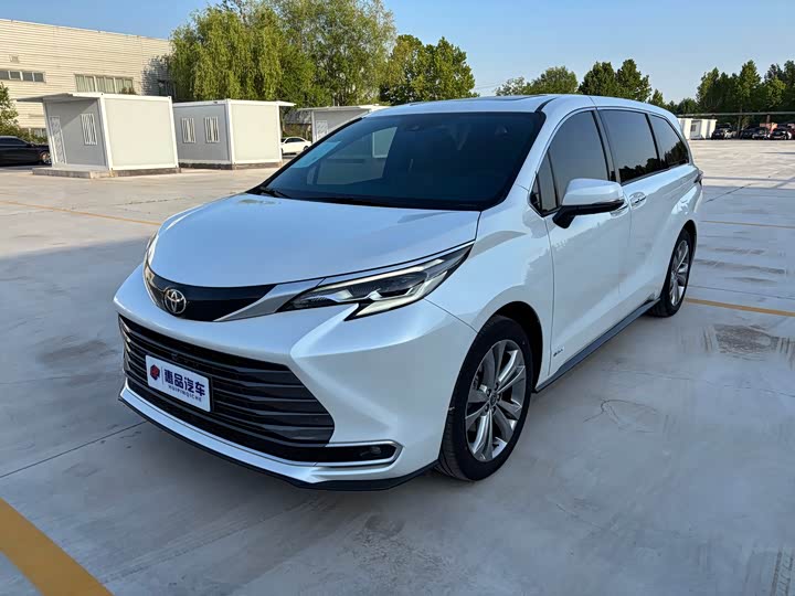 SiennaSIENNA 2024 Model 2.5LHybrid Premium Edition