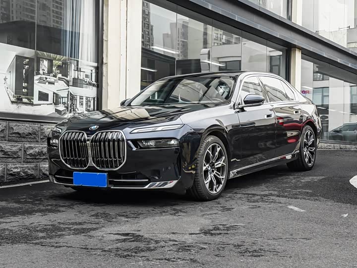 BMW7 Series 2023 Model 735Li Luxury Package