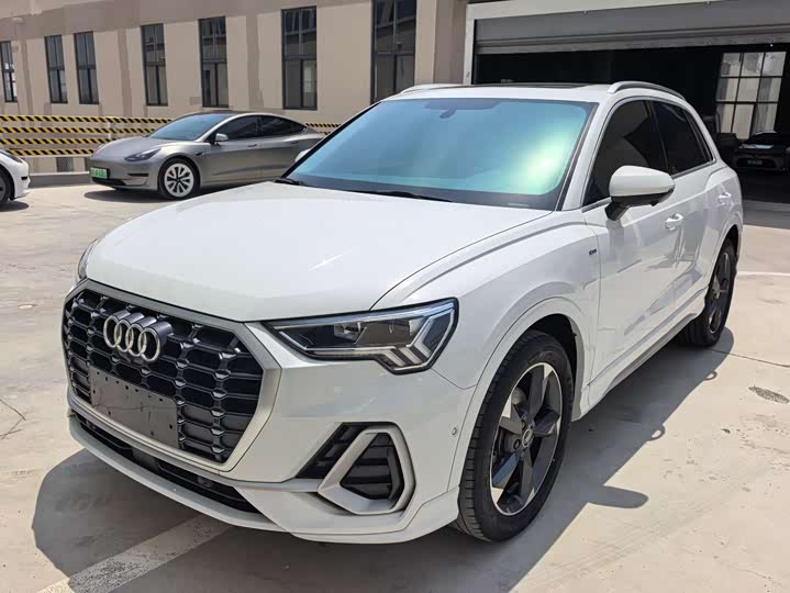 Audi Q3 2022 35 TFSI Fashionable and Dynamic