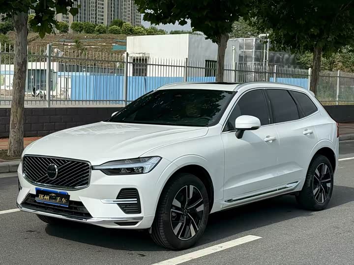 Volvo XC60 2026 B5 four-wheel drive Zhiyuan Deluxe Edition