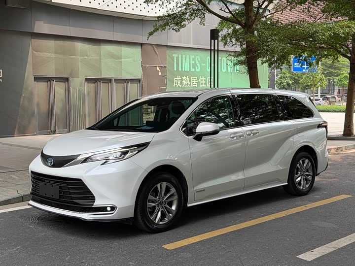 SIENNA 2023 2.5L Hybrid Comfort Edition