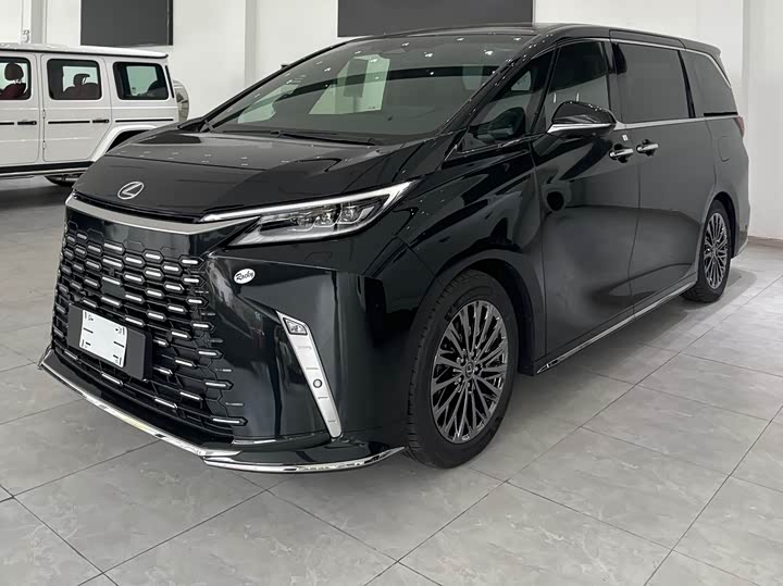 2025 Lexus LM 350h Four-Seater European Edition