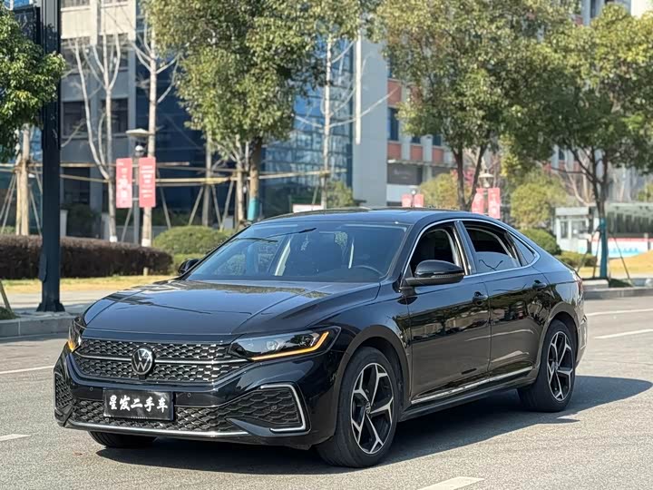 Passat 2025 Model Outstanding Model 380TSI Starry Sky Dragon Edition