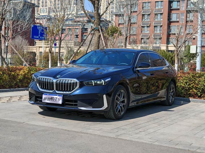 BMW 5 Series 2024 530Li Leading Luxury Package