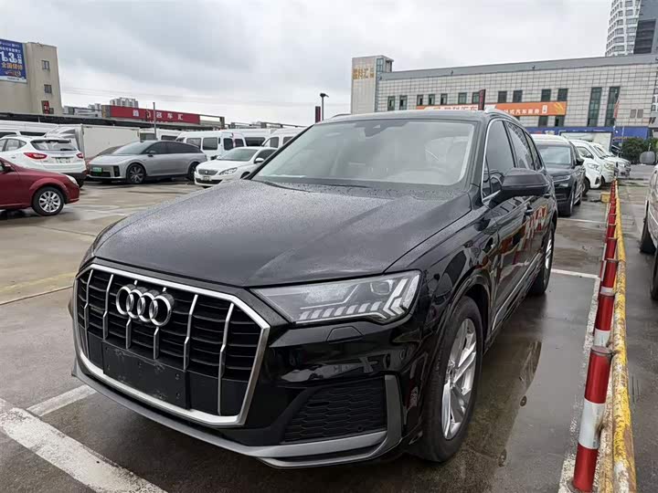 Audi Q7 2023 45 TFSI quattro S line sports