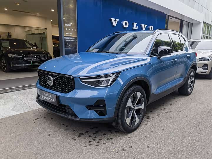 2023 Volvo XC40 B4 AWD Plus Sports Edition