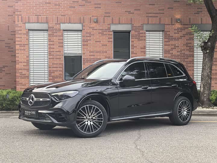 Mercedes-Benz GLC 2025 GLC 300 L 4MATIC luxury model 5 seats