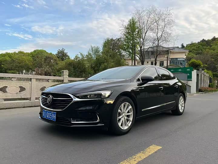 LaCrosse 2022 552T luxury model