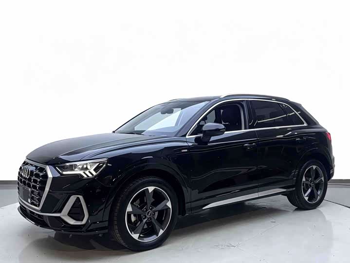 Audi Q3 2022 35 TFSI Fashionable and Dynamic