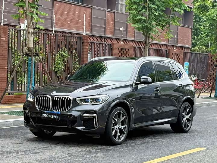 BMW X5 2022 xDrive 40Li M Sports Package