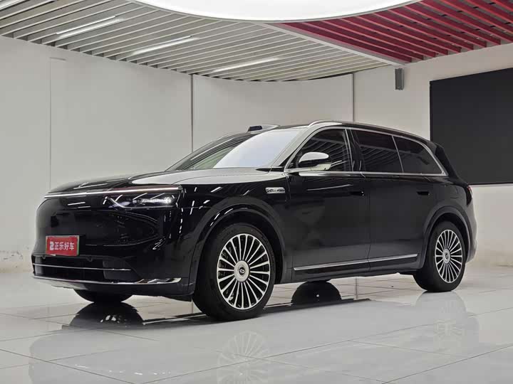 Wenjie M8 2025 extended range Ultra version 53.4kWh 5-seater version (192-line lidar)