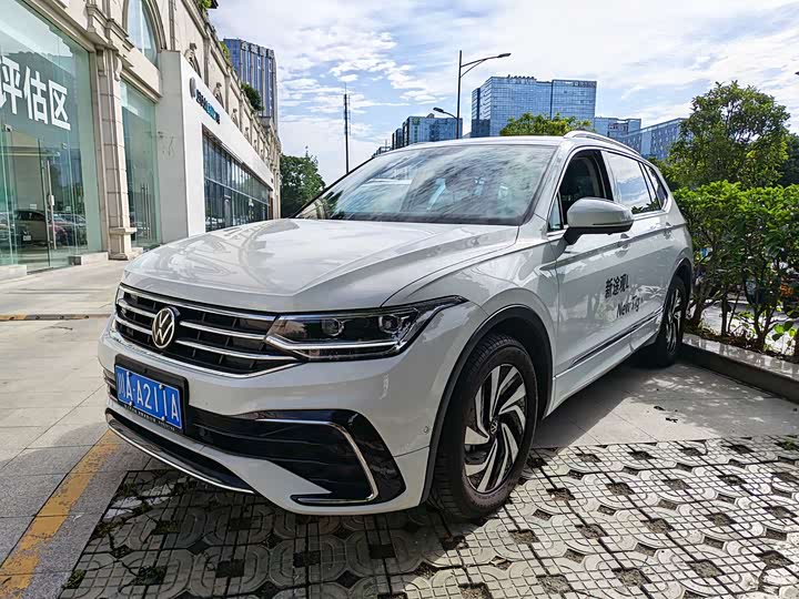 Tiguan L+2024+Model+330TSI+Automatic two-wheel drive R-Line Yuexiang+Edition