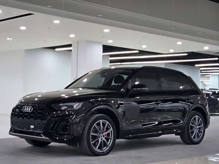 Audi Q5L 2022 40T luxury and dynamic model